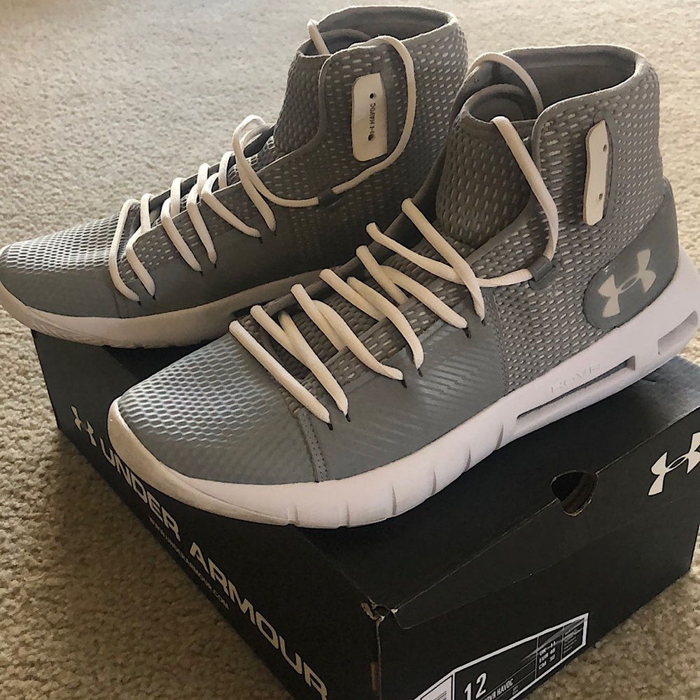 Men’s Under Armour High Top shoe